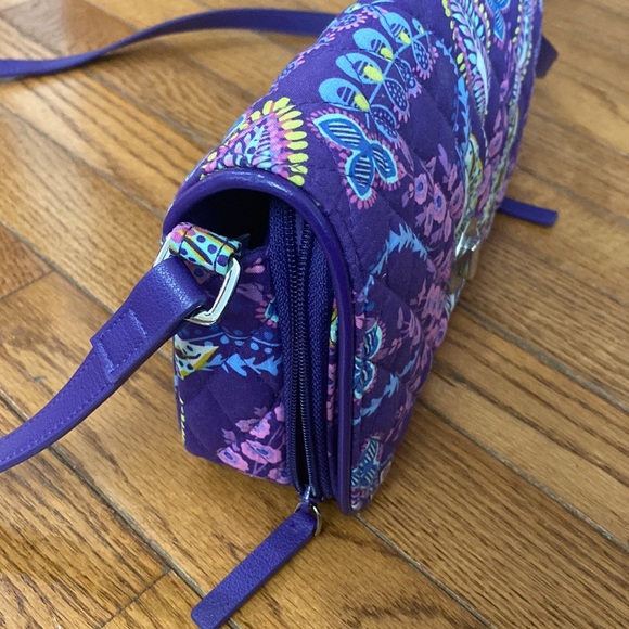 VERA BRADLEY Turn lock Crossbody Batik Leaves  Foldover Expandable Shoulderbag - Picture 3 of 11